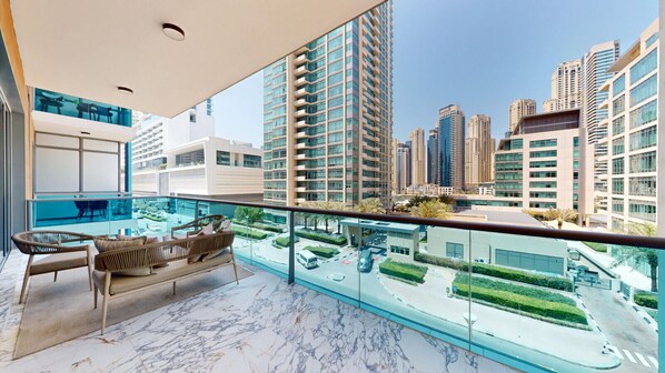 المنطقة المحيطة بالمنشأة