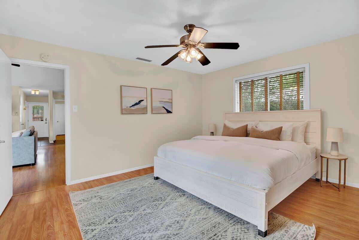 5 habitaciones, tabla de planchar con plancha, wifi y ropa de cama 