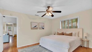 5 habitaciones, tabla de planchar con plancha, wifi y ropa de cama