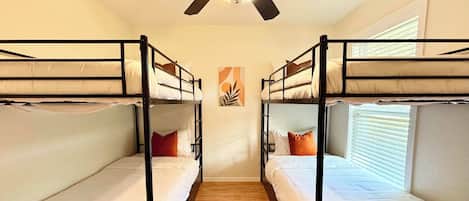 5 bedrooms, iron/ironing board, WiFi, bed sheets