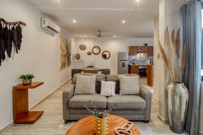 TV - Condo with plunge pool & gym access + private washer/dryer (Tulum)