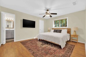 3 bedrooms, iron/ironing board, WiFi, bed sheets