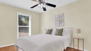 3 habitaciones, tabla de planchar con plancha, wifi y ropa de cama
