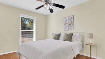 3 soverom, strykejern/-brett, wi-fi og sengetøy