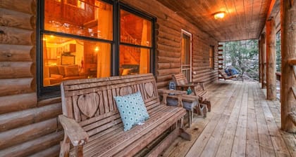Lucky Log Cabin- Hottub fireplace 12min to Mt Snow