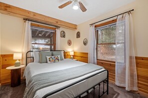 5 bedrooms, desk, iron/ironing board, travel cot