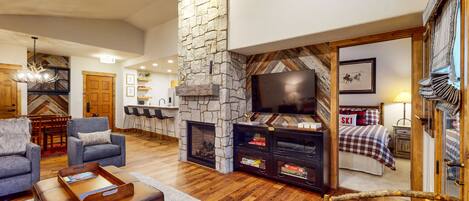 Televisión y chimenea