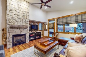 TV, fireplace - Spacious newly renovated condo w/shared pools, hot tubs, & ski shuttle (Steamboat Springs)