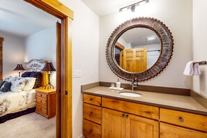 4 Schlafzimmer, Bügeleisen/Bügelbrett, Internetzugang, Bettwäsche