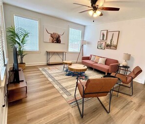 Televisión y oficina 