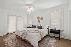 2 habitaciones, tabla de planchar con plancha, cuna de viaje y wifi 