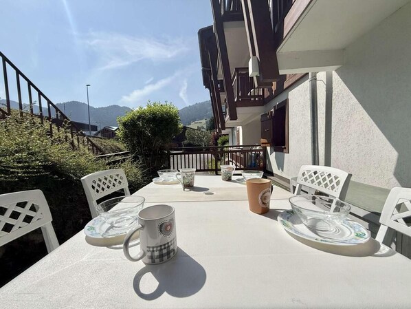Outdoor dining - Ground floor, terrace, ski locker, 23m², Praz sur Arly (Praz-sur-Arly)