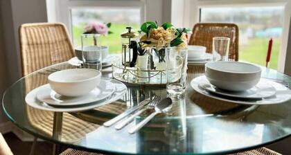 Luxurious Ensuite Flat with Free Parking