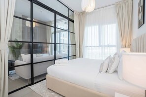 2 habitaciones, tabla de planchar con plancha, cuna de viaje y wifi 