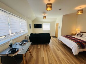 1 Schlafzimmer, Bügeleisen/Bügelbrett, kostenloses WLAN, Bettwäsche