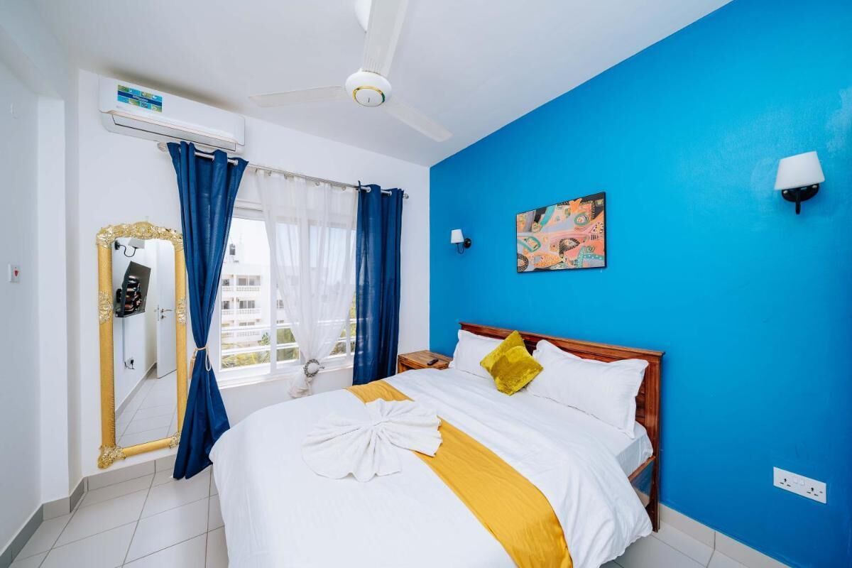 2 bedrooms, iron/ironing board, internet, bed sheets