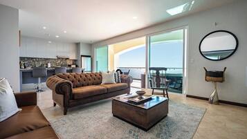 Een televisie en een kantoor