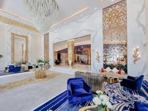 Lobby - Studio with Skyline Views Overlooking the Dubai Water Canal and Burj Khalifa (Dubai)