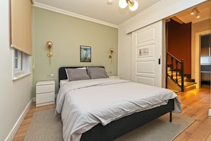 4 bedrooms, desk, iron/ironing board, free WiFi