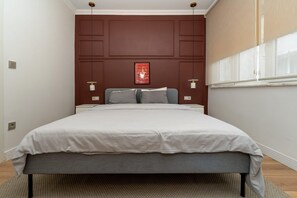 4 bedrooms, desk, iron/ironing board, free WiFi