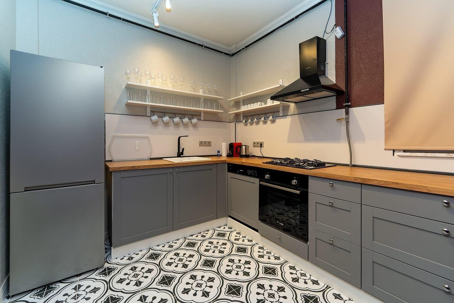 オーブン、コンロ、食器洗い機、コーヒー / ティーメーカー