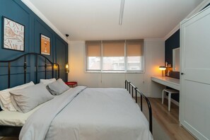 4 bedrooms, desk, iron/ironing board, free WiFi