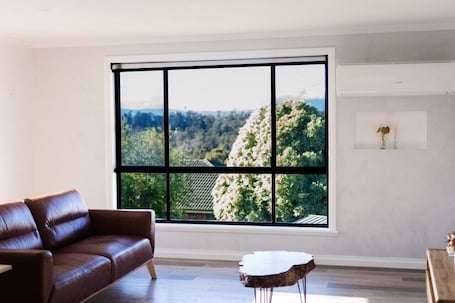 Smart-TV. Beautiful Mountain Views