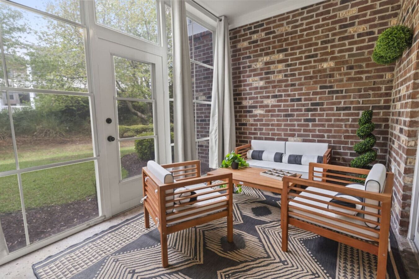 المنشأة من الداخل