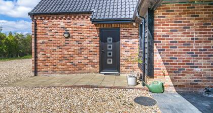 3 bedroom accommodation in Lowestoft