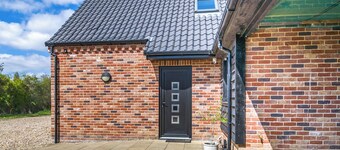 3 bedroom accommodation in Lowestoft