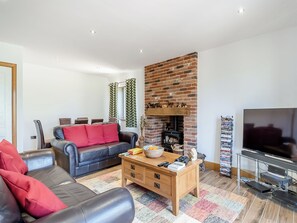 テレビ、暖炉