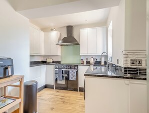 Private kitchen - 3 bedroom accommodation in Lowestoft (Lowestoft)