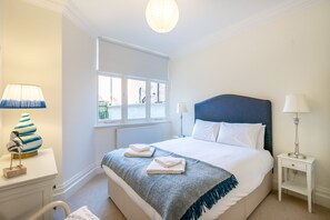 1 chambre, fer et planche à repasser, accès à Internet