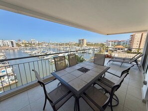 Outdoor dining - Departamento en Marina Mazatlán con vistas By GPS (Mazatlán)