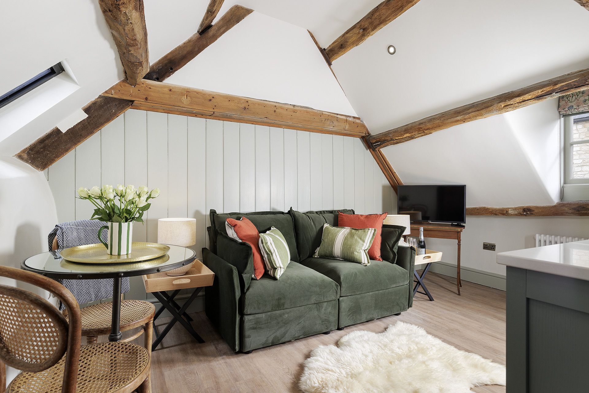 Dog Friendly Apartment - The Miller's Snug At Cowley House - Cirencester