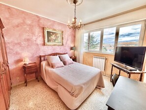 2 bedrooms, free WiFi - 3-bedroom apartment in Fréjus with shared pool, near the center (Fréjus)