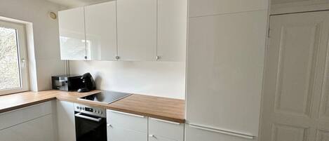 Microwave, stovetop, dishwasher, coffee/tea maker