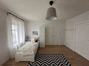2 bedrooms, desk, free WiFi, bed sheets