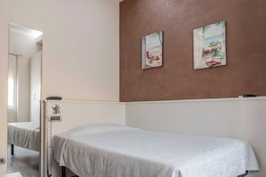 Schreibtisch, kostenloses WLAN, Bettwäsche