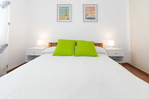 2 bedrooms, iron/ironing board, free WiFi - Apartment in Roses with Sea Views & Pool (Rosas / Roses)