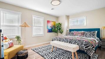 3 chambres, fer et planche à repasser, lit de bébé portatif