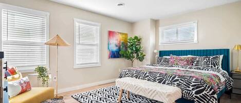 3 Schlafzimmer, Schreibtisch, Bügeleisen/Bügelbrett, Reisekinderbett