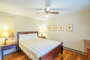 3 bedrooms, desk, iron/ironing board, travel cot