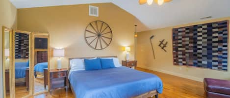 3 dormitorios, escritorio, tabla de planchar con plancha y cuna de viaje