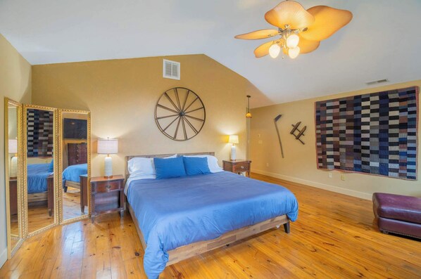 3 bedrooms, desk, iron/ironing board, travel cot