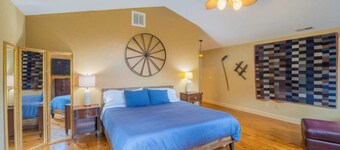 Cottage on Creeper Trail with Wide Open Acreage