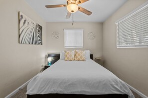 2 bedrooms, desk, iron/ironing board, free WiFi - Hacienda Tucson Main House (Tucson)