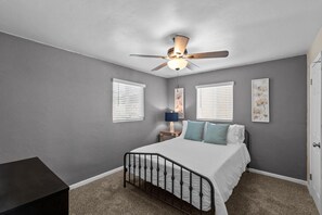 2 bedrooms, desk, iron/ironing board, free WiFi