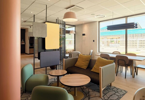 Lobby - B&B HOTEL Meaux Nanteuil-lès-Meaux 3 étoiles (Nanteuil-les-Meaux)