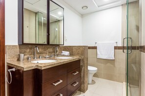 ヘアドライヤー、タオル